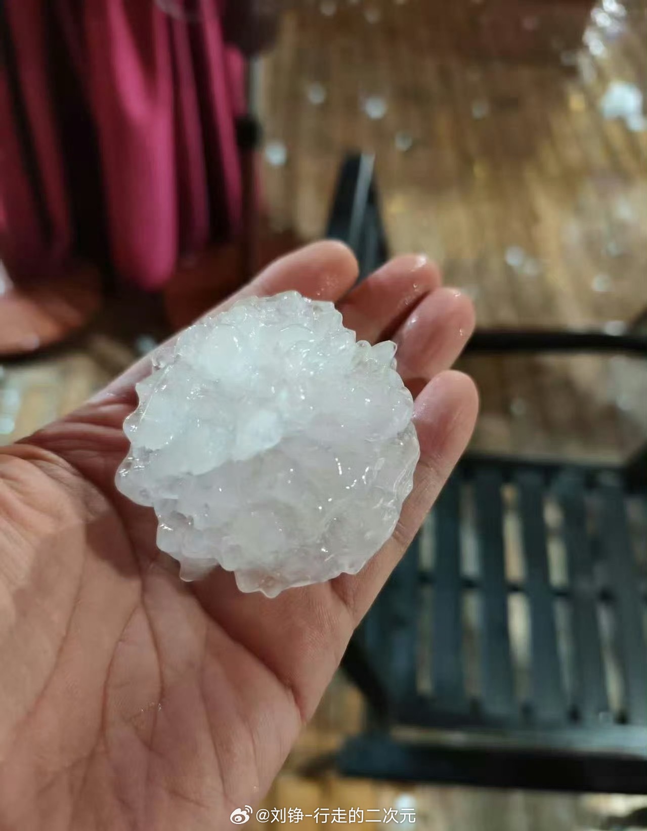 北京冰雹昨天一场冰雹，砸醒了好多人，也砸坏了好多车……现在估计4S店和保险公司也
