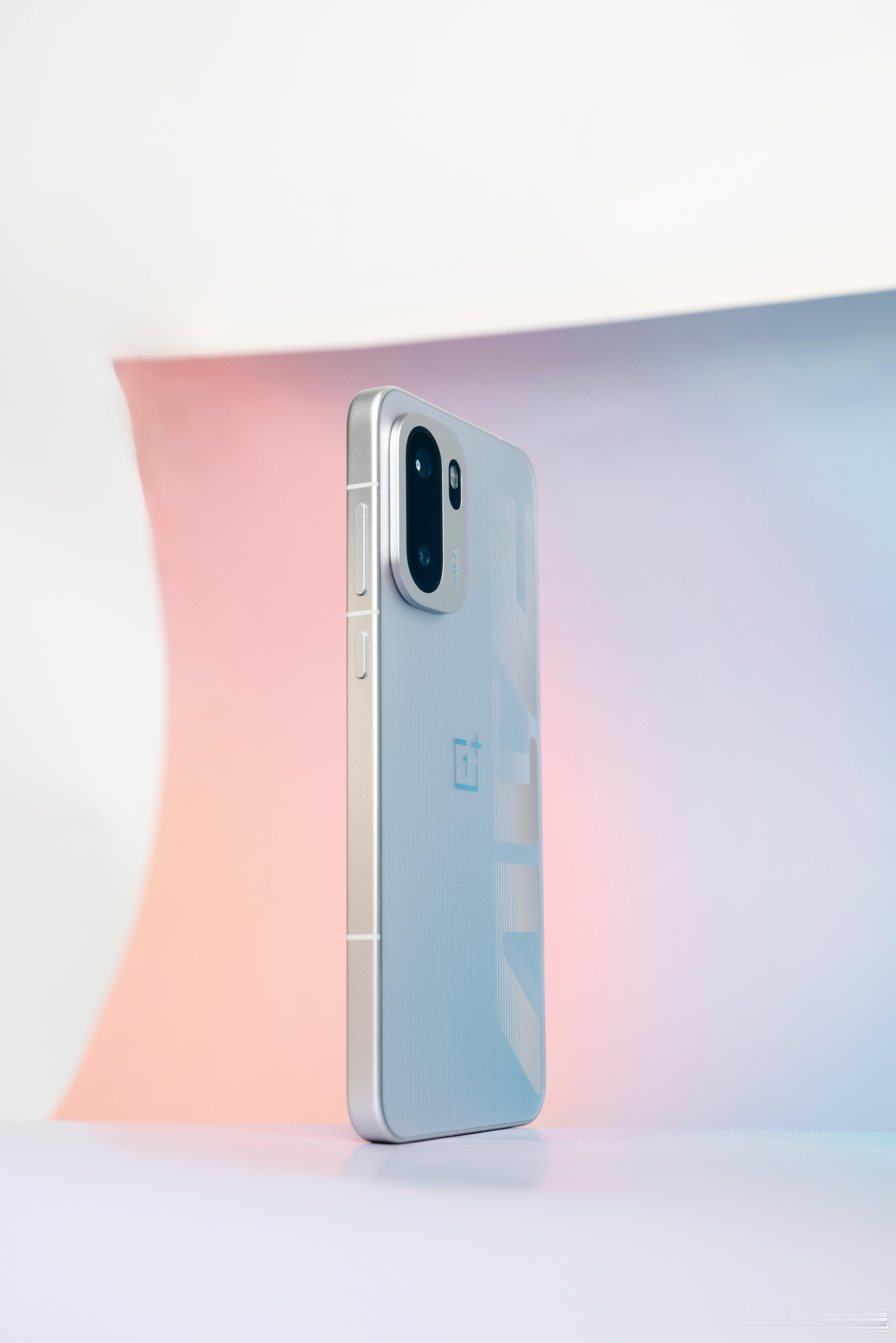 感受一下2599的一加Ace6，真的是太强了，快银真好看，2-3k游戏党可以冲！