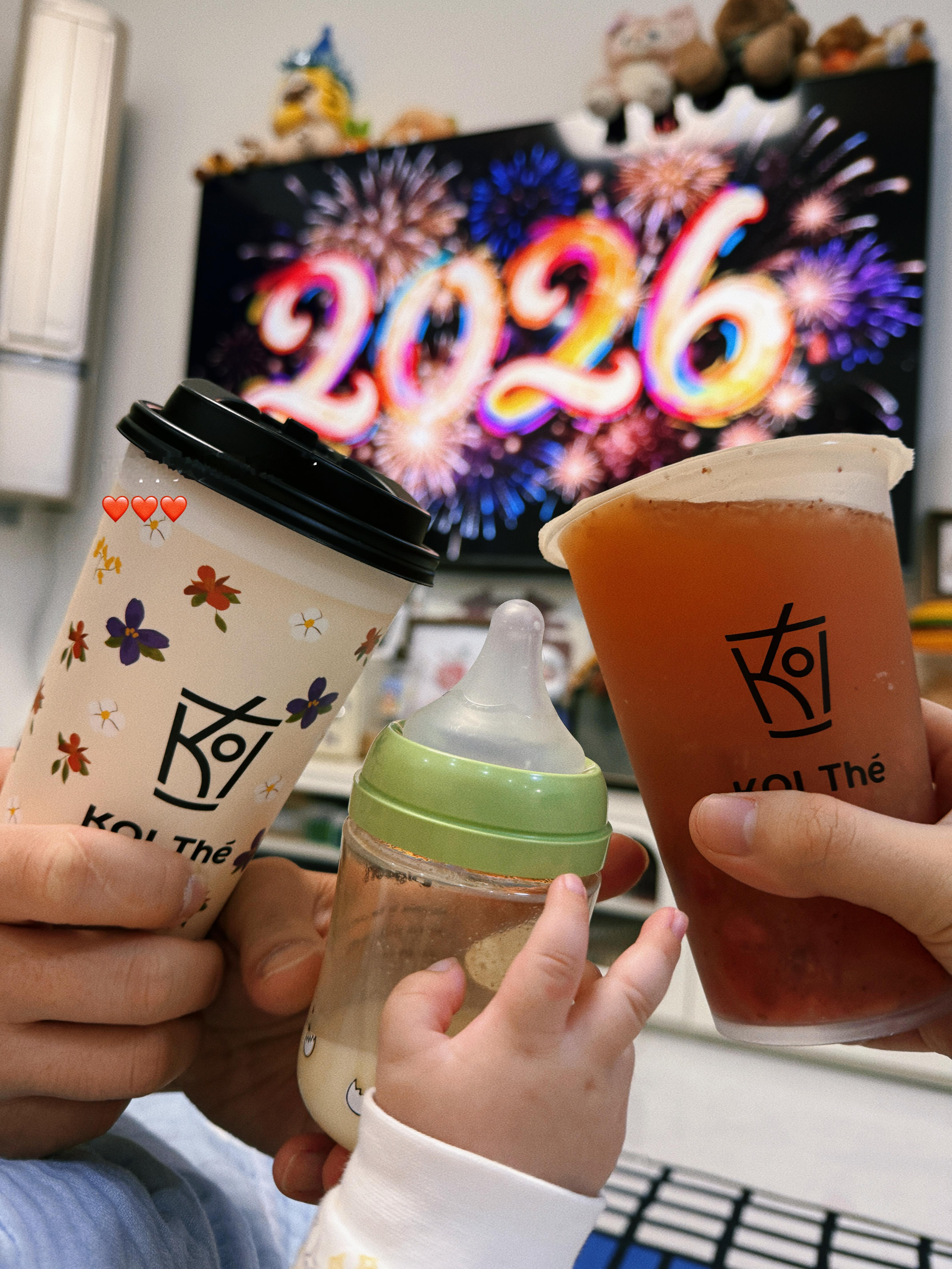 2025年最大的收获就是有了自己的宝宝当然这一年最辛苦的就是我的老婆，从孕妇到产