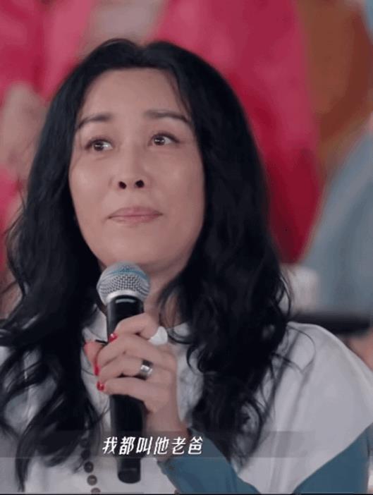 真是够讽刺的！原来前两天娱记说的“国民级女星后院起火，老公出轨了”是指那英。所谓