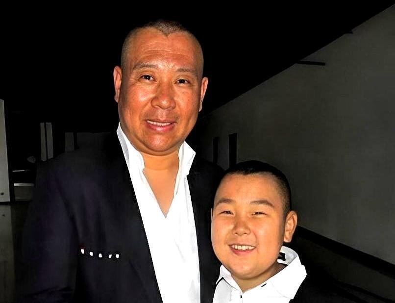 在德云社，下跪不管用。混得最好的那个，入门最晚。苗城齐当初在节目里跪求拜师，