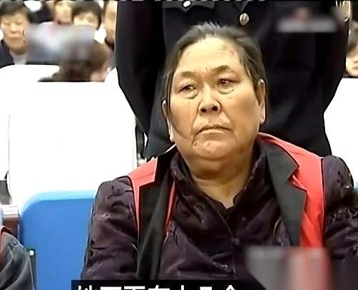 在安徽亳州的一份旧案卷宗里，记录着一个专门接单帮人骂街的“老年黑帮”。带头大姐石