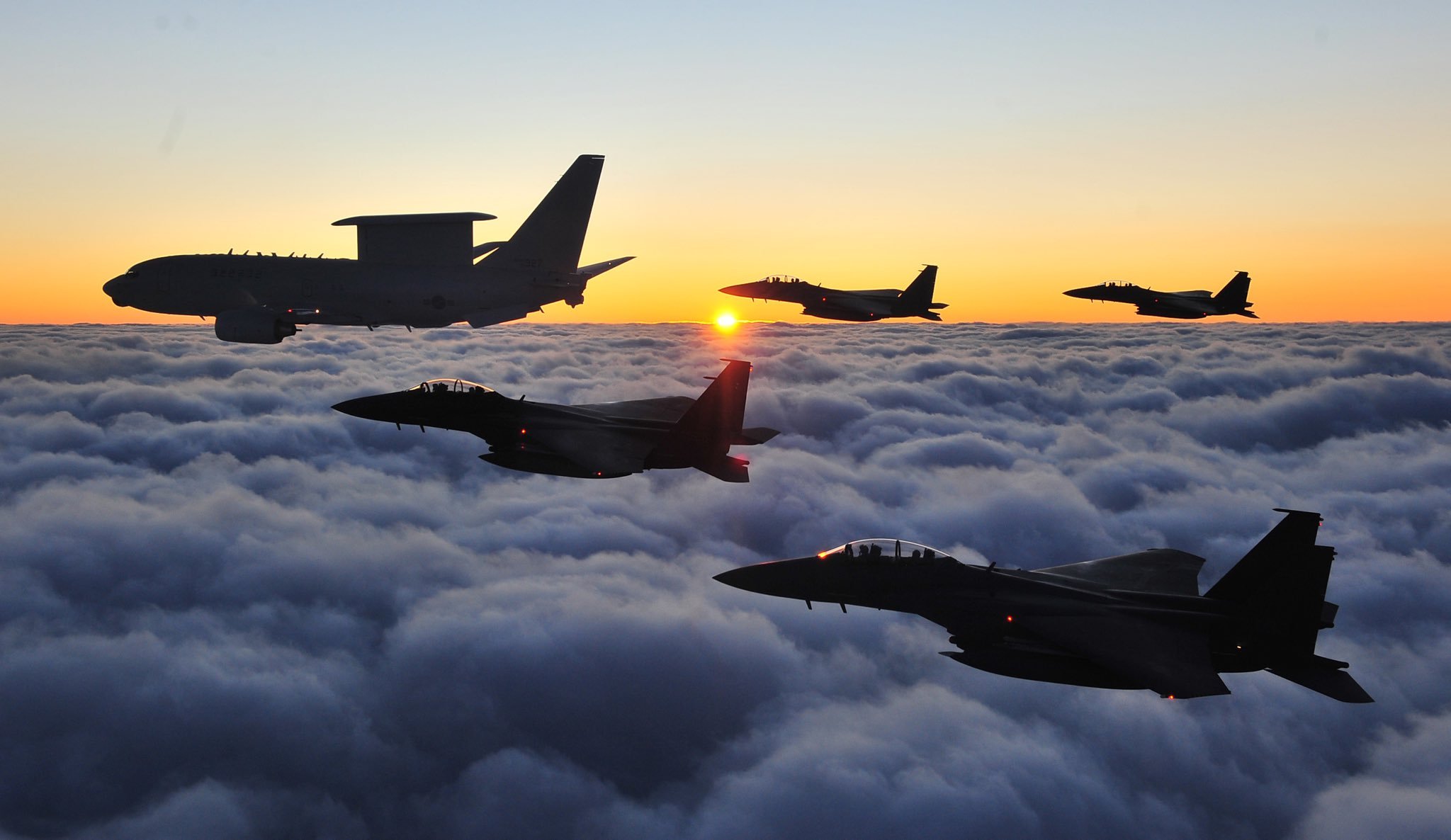 “E-7项目旨在取代难以维持的E-3机载预警与控制系统（AWACS）。E-3预警