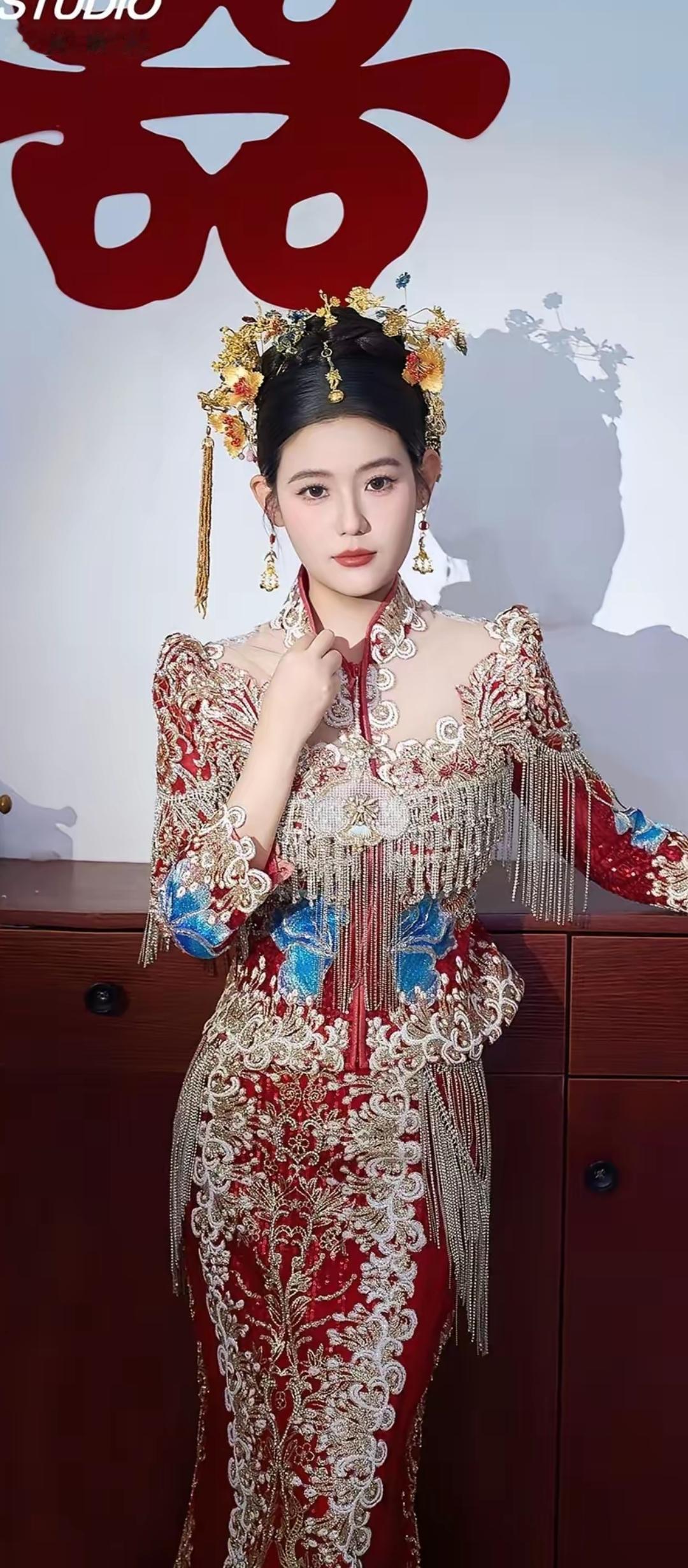 穿越千年的美丽，一袭华服惊艳时光。