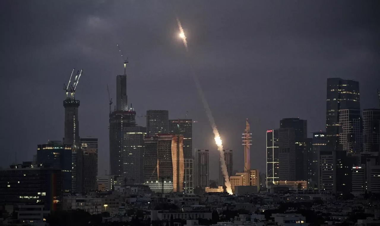 【最新消息：伊朗击落以色列第4架战斗机】德黑兰时间2025年6月14日，伊朗国