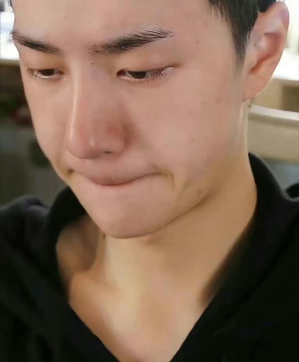 王一博真的是内娱最不在乎素颜的明星了吧，随便露素颜，因为底子好，不能不羡慕啊王一