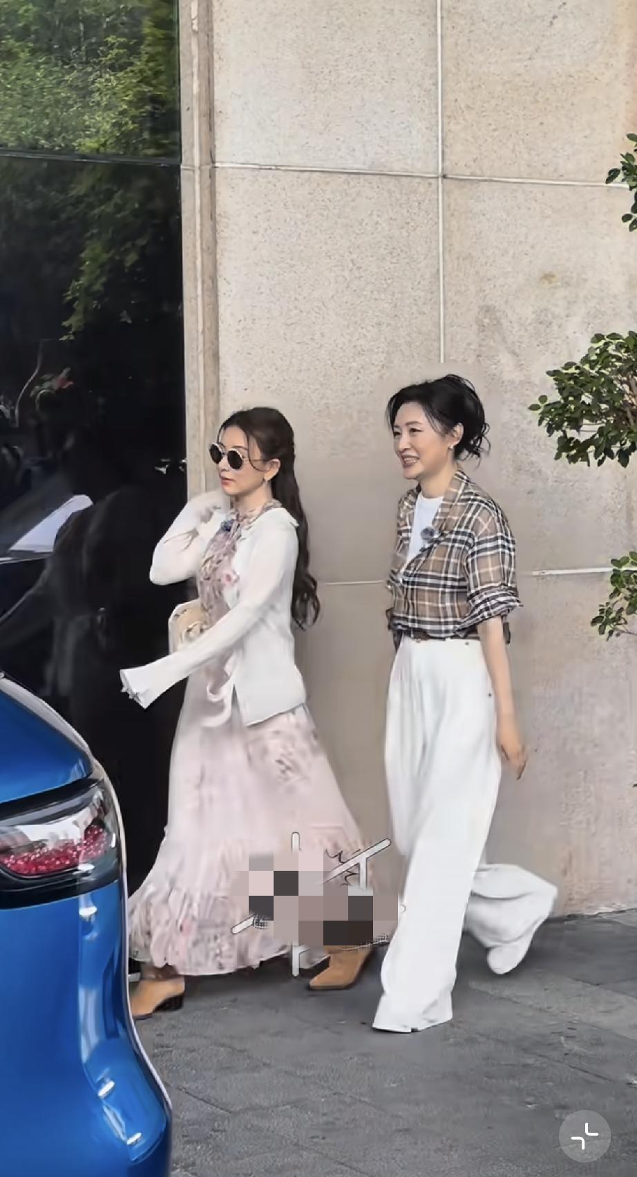 5月11日，方媛与周涛一起在重庆录制综艺《桃花坞》，方媛无修图好胖，看着和周涛年