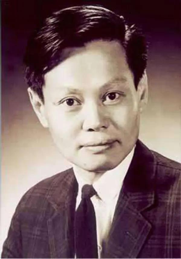 “两弹一星”不应该作为攻击杨振宁的理由!邓稼先是研制两弹的主要负责人之一,钱