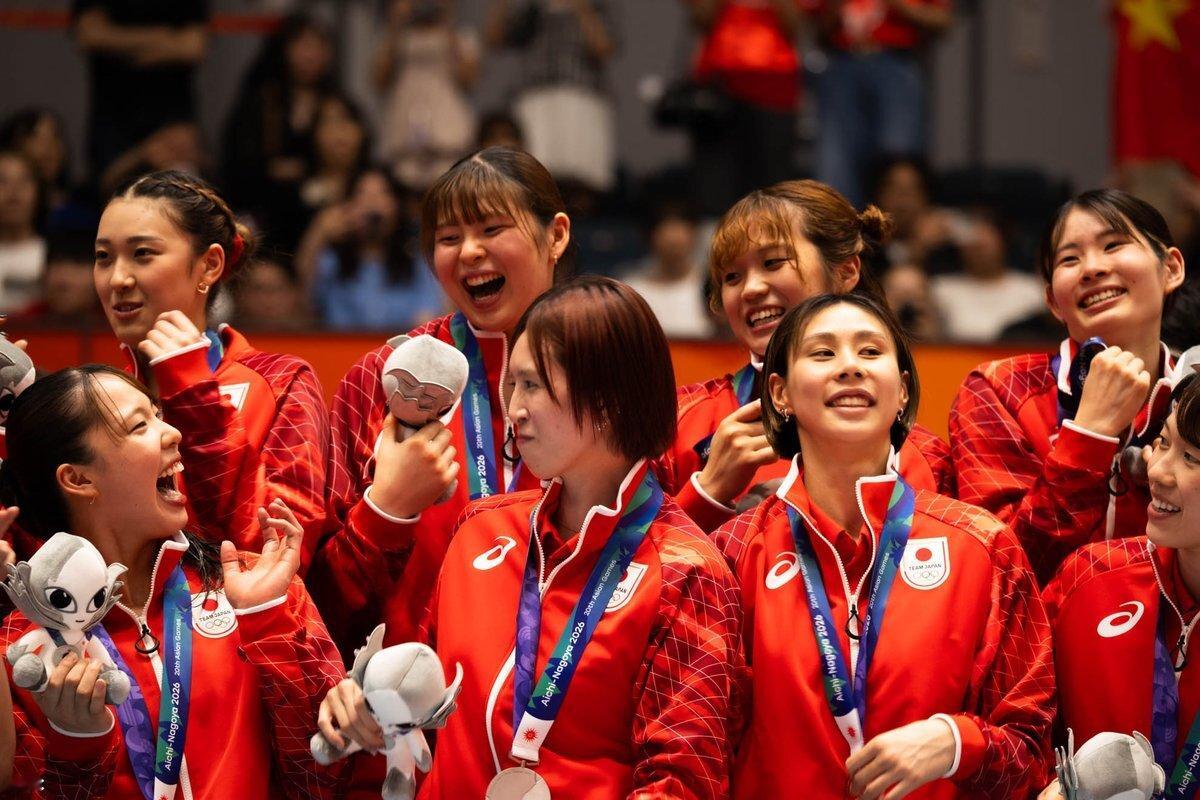 日本女排在输给了中国女排之后，亚运会只拿到了银牌。赛后，主攻佐藤淑乃在社媒上表示，自己收到了很多严厉