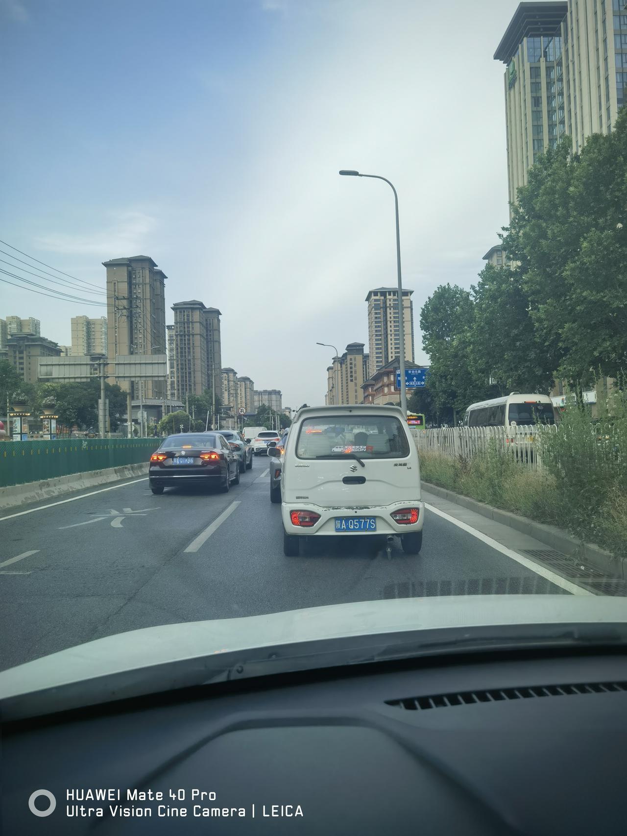 太扎心了！西安高架快速干道（西）东半段大兴西路常态化堵车，为什么呢？今天下午笔者