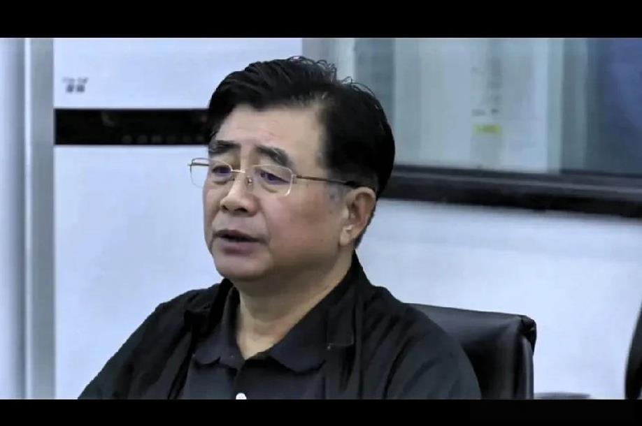 最近，日子最不好过的当属足协了。主席宋凯先生看起来一副惨兮兮的模样。这也怪不得他