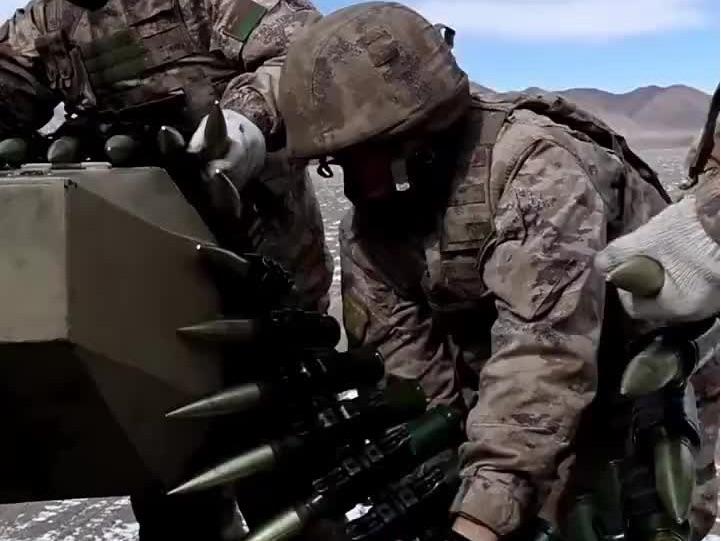 中国军网六字重磅警告，配图堪称“硬核带货”近日，中国军网发布了一条仅含六个