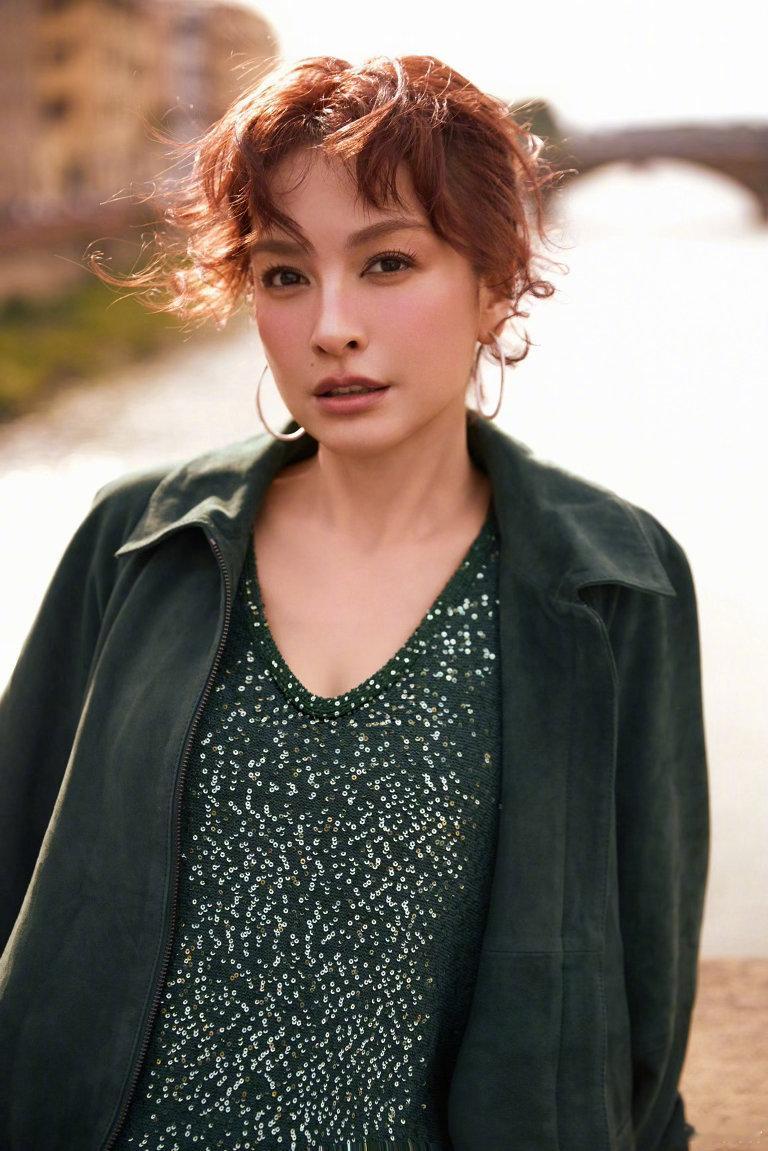 吴昕晒520营业照吴昕抢发工作室物料行动力满分！吴昕抢先更新520营业美照，亲