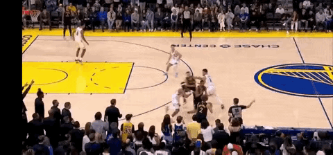 巴特勒：这就是库里，我不知道裁判站在那里干吗？你说他没有看见吗？不停吹我们犯规，