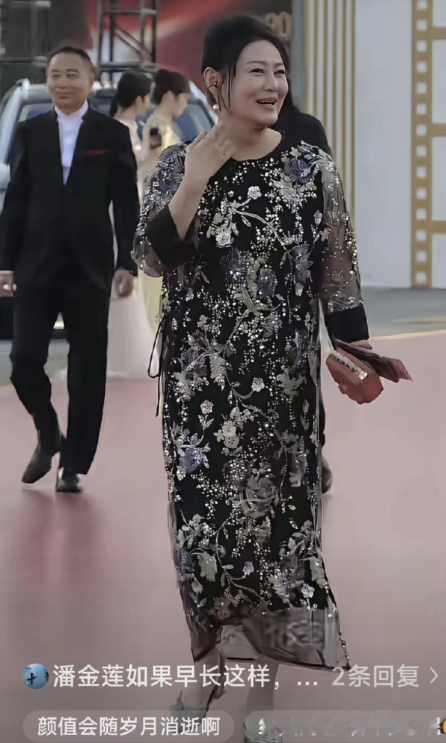 “潘金莲”也老了，西门庆现在看见她，估计都得绕道走……不过，50岁的王思懿长成