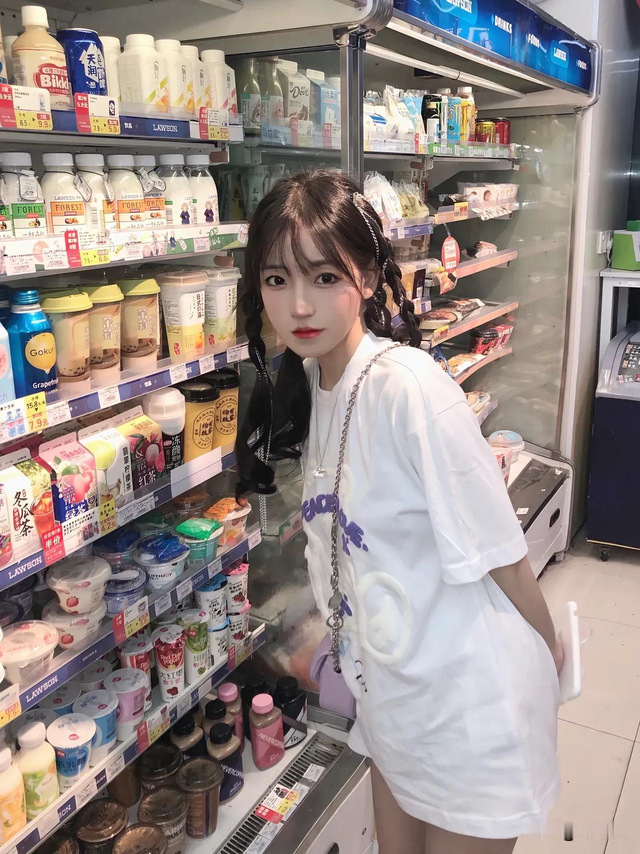 元气满满的一天从便利店开始！🍹🥛🍞