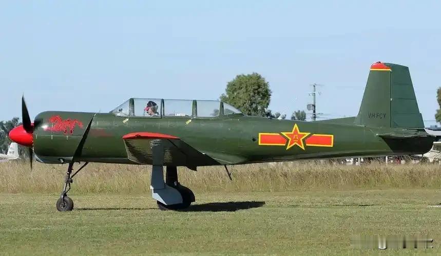 上世纪50年代，中国空军培养飞行员采用的是雅克-18或初教-5、乌米格-15的二