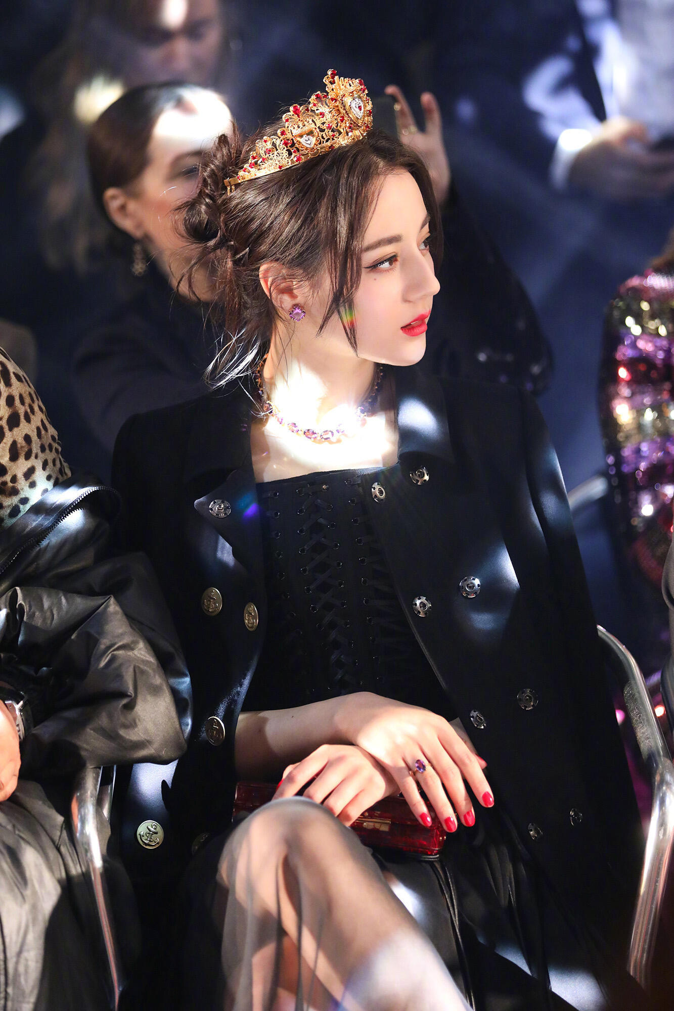 迪丽热巴八年前的米兰时装周这组皇冠神图轰动全网，期待闪耀巴黎❗️