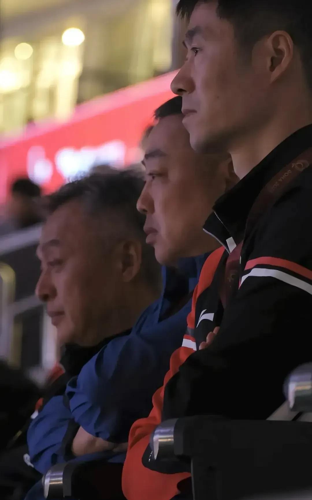男双丢冠，责任还在刘国梁，和王励勤还真没有关系！因为他没上任以前，参赛名单已经