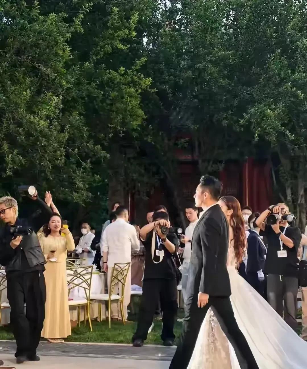 有没有一种感觉汪小菲的二婚婚礼办了还不如不办简直是汪徐两家对撕中最大的败