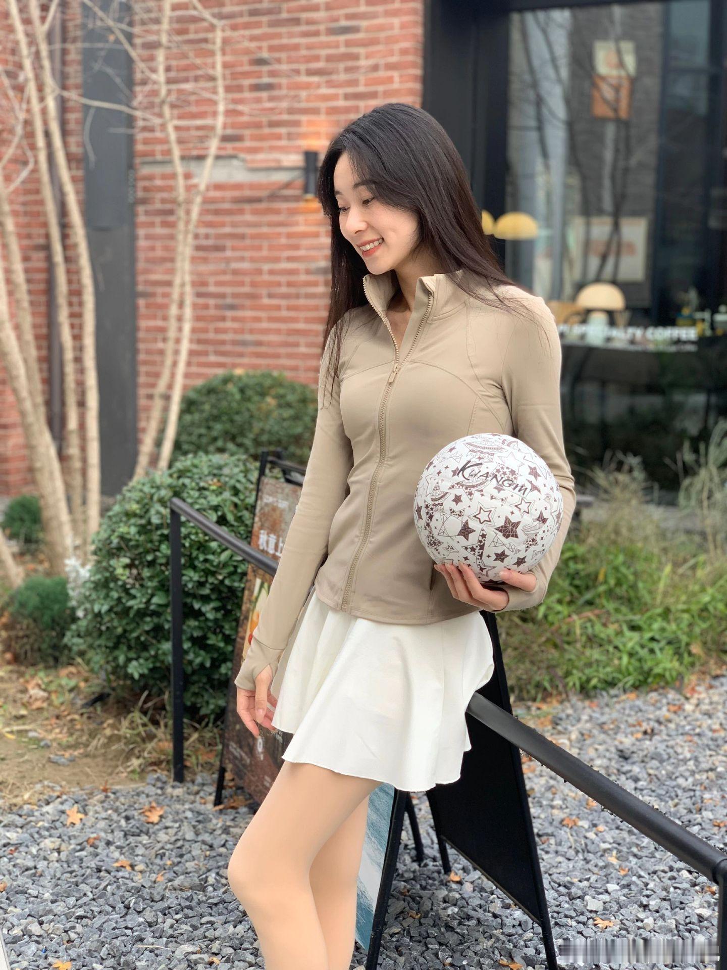 时尚穿搭女生运动穿搭美女绘梦长廊