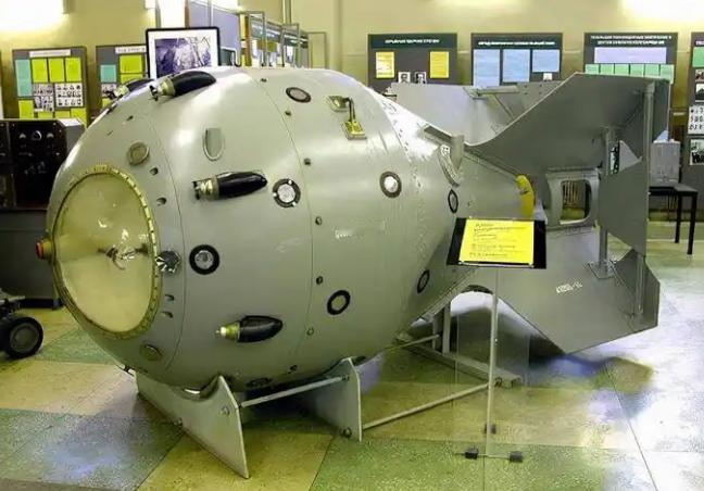 原子弹的原理早就已经公开，可为什么还有那么多国家依旧造不出原子弹？说句难听的，不