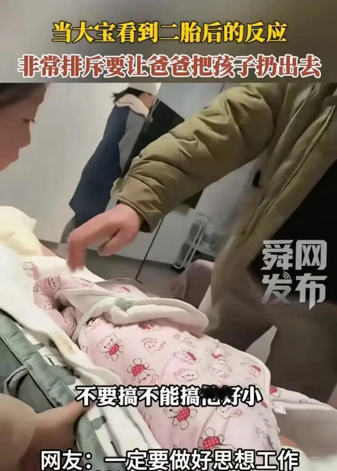 爸爸把监控剪成15秒发网上，没想到引起了大家的围观。小姑娘放学回家第一时间冲爸