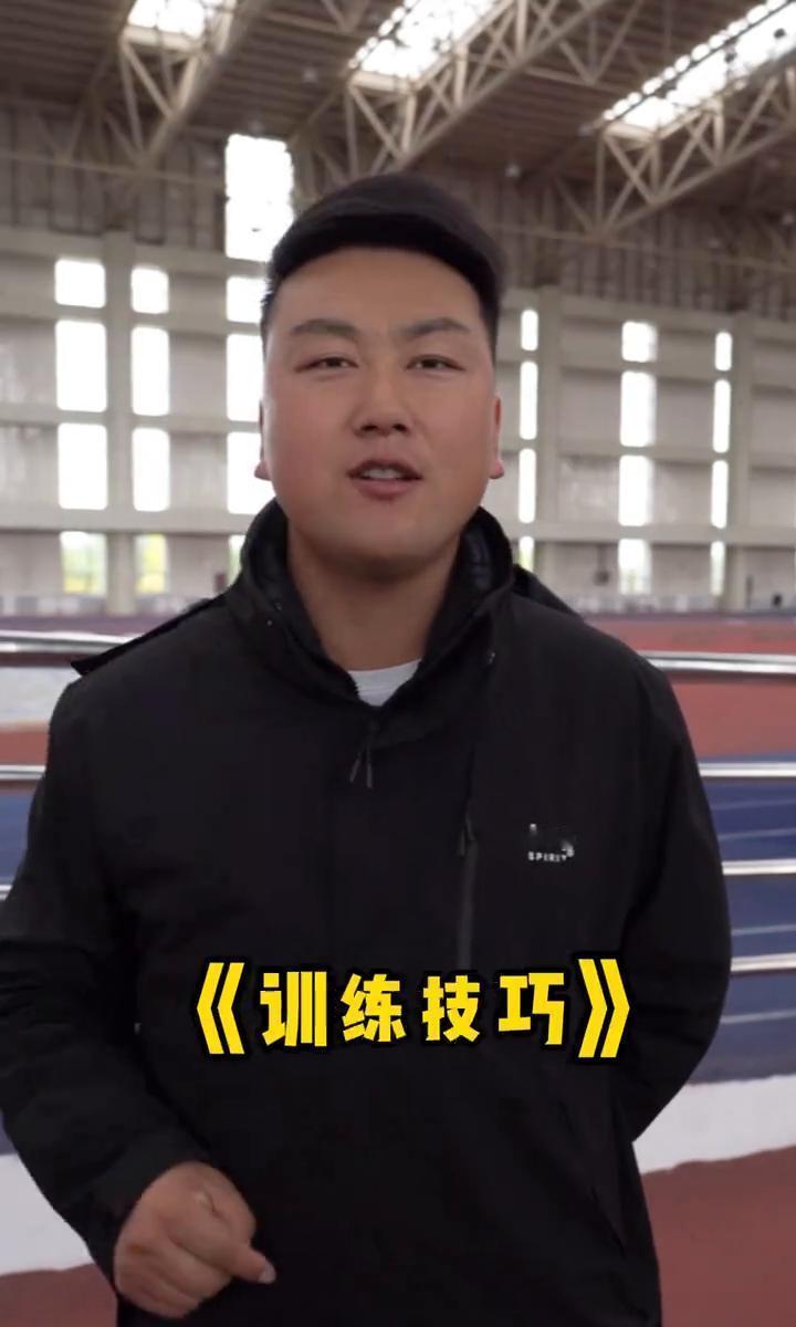 起跑线前，不再靠感觉了。以前教练喊“身体前倾42度”，现在连0.5度的偏差都会
