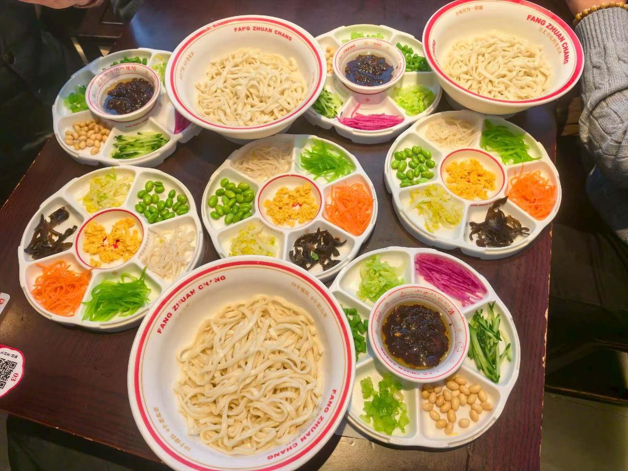 中国炸酱面第一品牌，地道北京味，就是这么简单，就是这么美味。