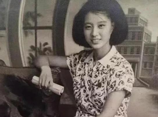 孙鹤予是警察，写笔录一笔一划很工整。可1994年她亲手把儿子孙小果的出生日期往前