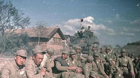 1949年，81师师长葛开祥得知68军军长刘汝珍动用金条，包下飞机把家人全都送往