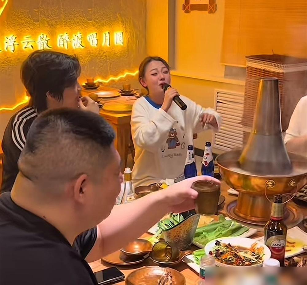 开业3天就关门，生意没黄，反倒是爆了。哈尔滨的火锅店，试营业三天就贴告示，关