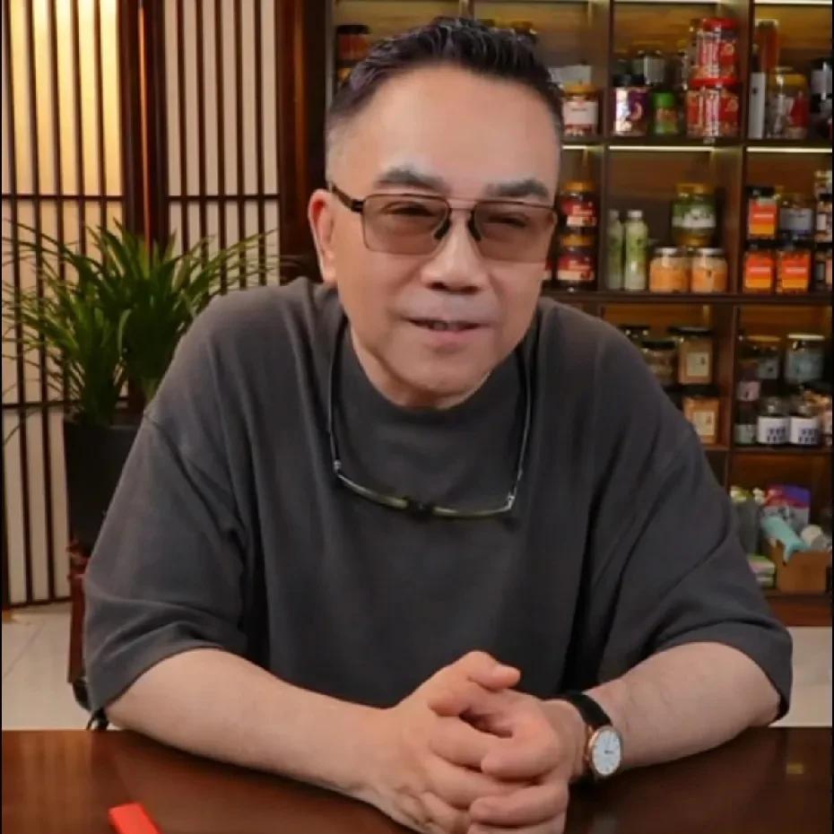 杨议的直播，最近这几天又遇到了一些麻烦：前天晚上，直播间突然黑屏好几分钟，杨议只
