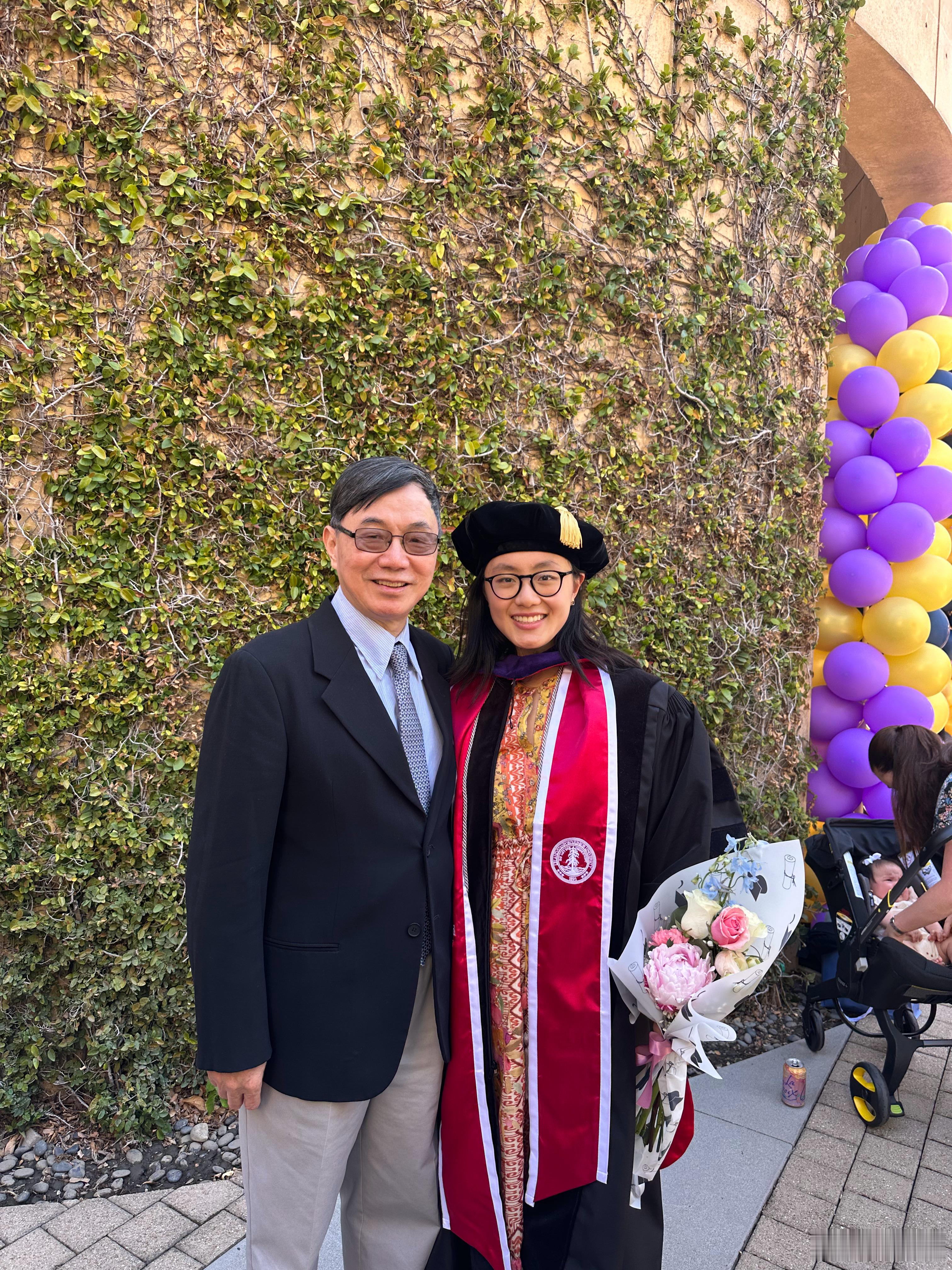 把高兴心情留个记录。宝贝小棉袄今年6月从斯坦福大学法学院毕业，成功竞争到给华盛顿