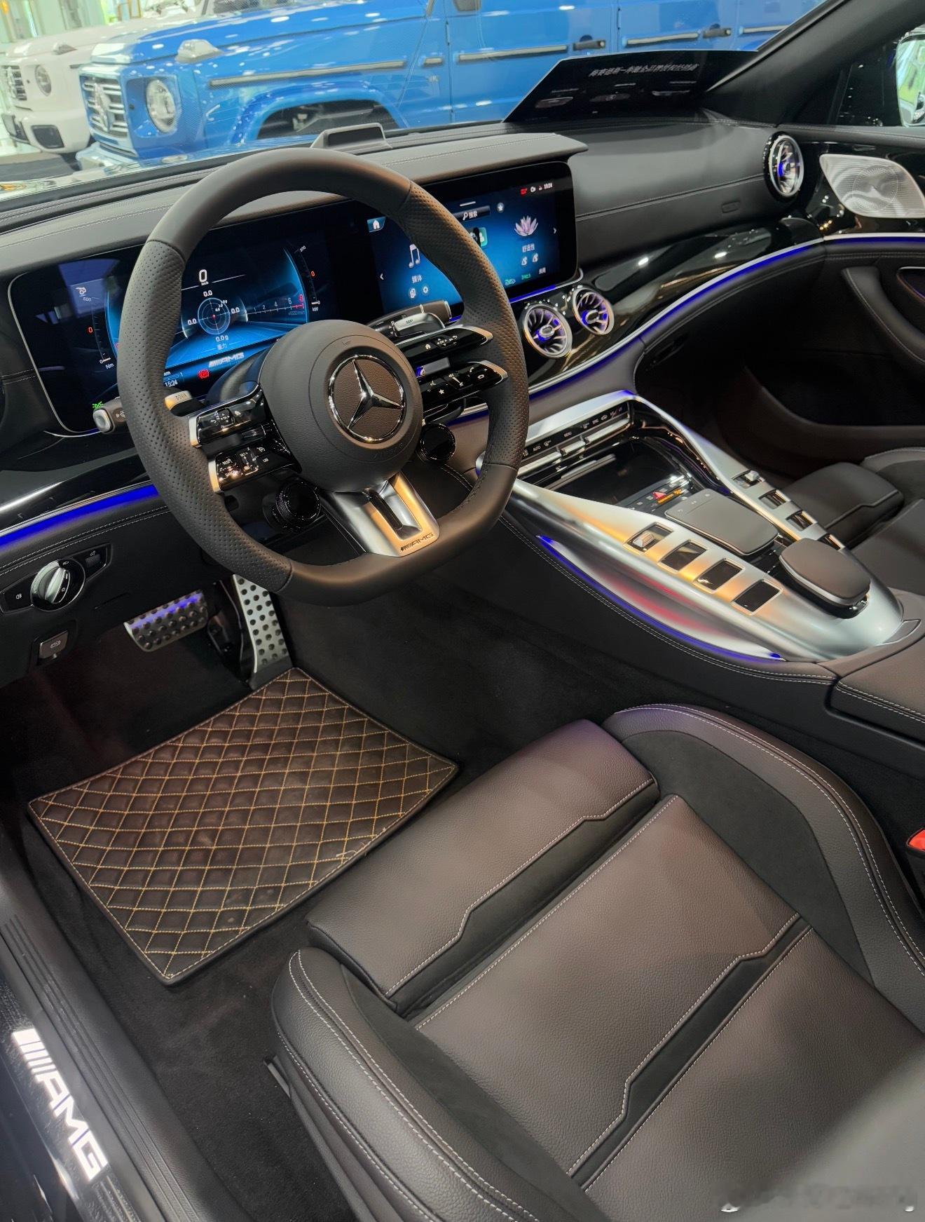 奔驰GT50AMG黑黑指导价1055000元25年6月上牌包牌包税77.