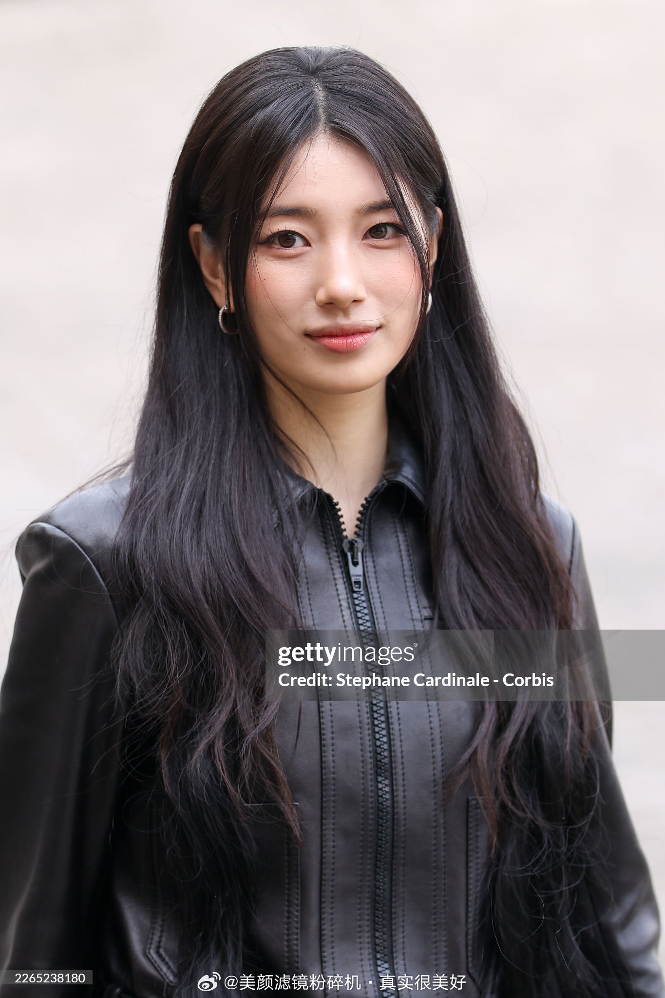 裴秀智巴黎时装周Celine大秀新闻生图