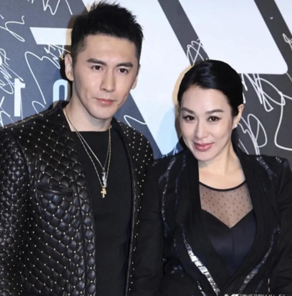 钟丽缇这是把女儿当“摇钱树”了？53岁直播带货被骂哭，转头就把15岁女儿推上T台