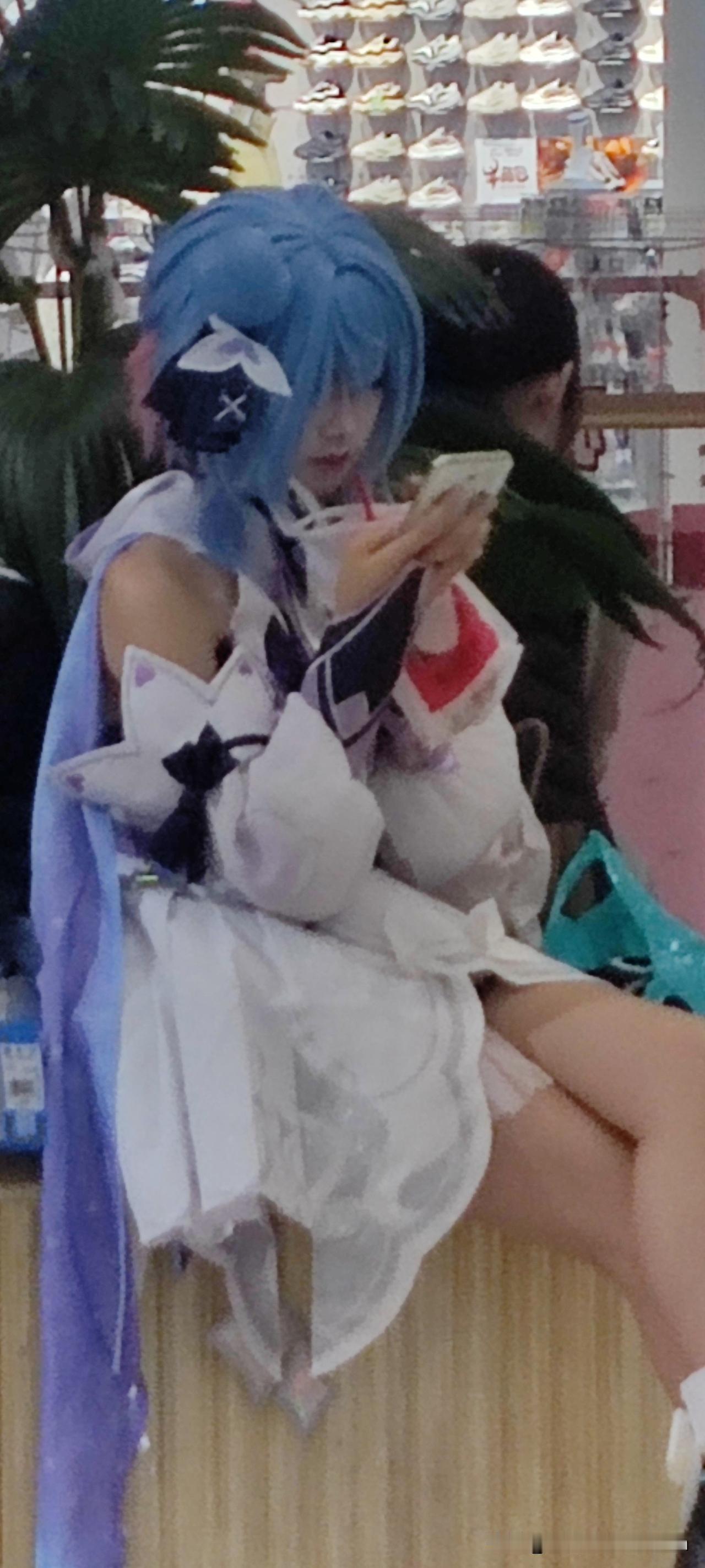 在商场偶遇真人版“动画女主”，美到我挪不开眼！一抬头直接被惊艳到失语！