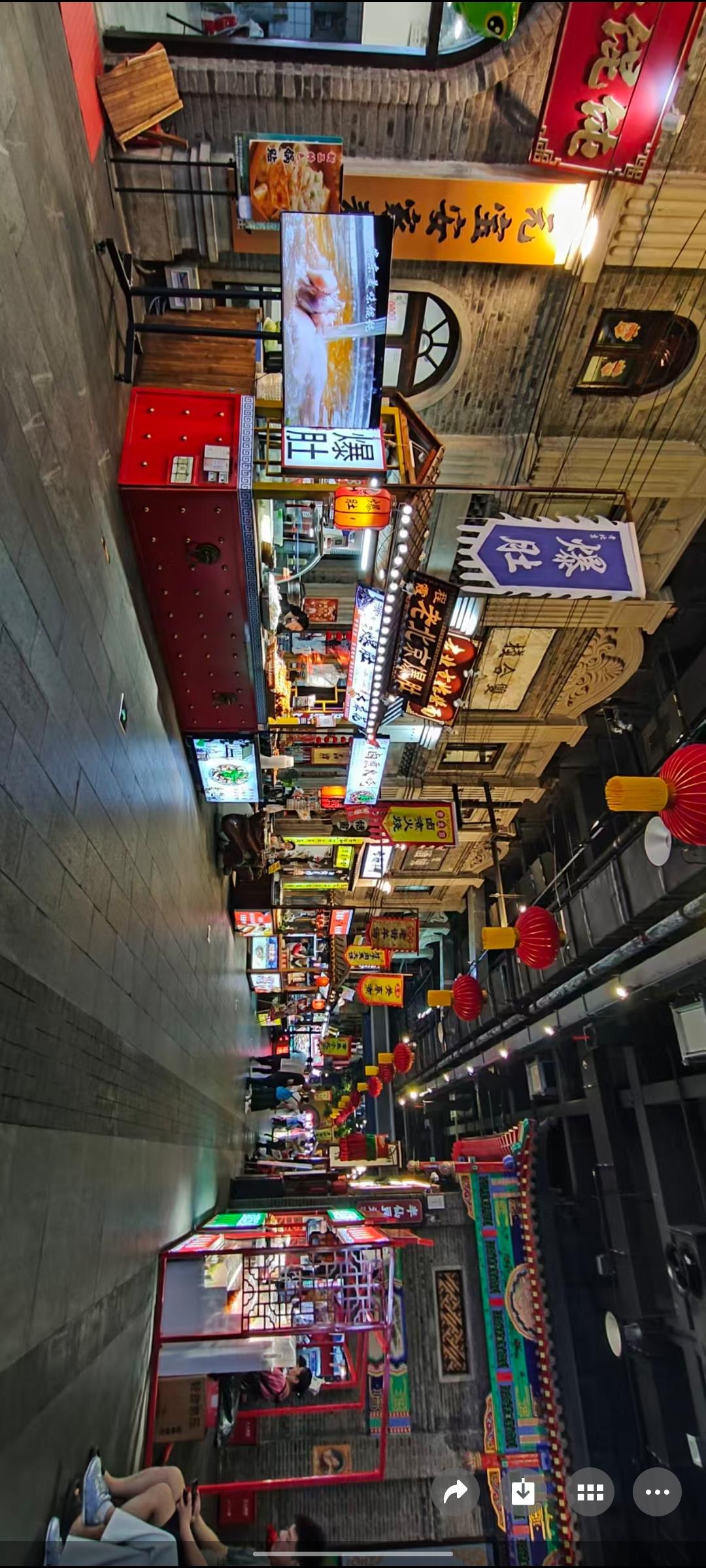 灯火阑珊处，美食与文化交织的夜市，带你领略传统与现代的碰撞。