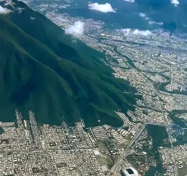 这是哪个城市啊，像是在火山下。