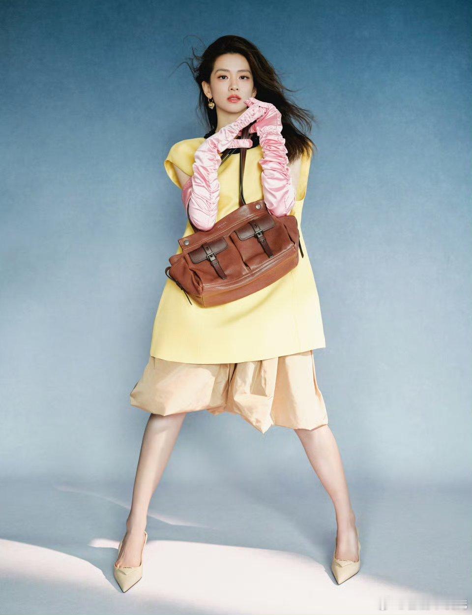 李沁陈昊宇仙下活动同框了，美女的旁边是另一个美女我天呐！