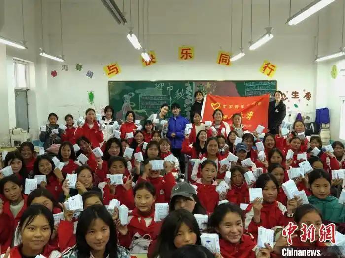 “正常的生理需求，没什么好羞耻的！”一位支教的女大学生在偏远山区发现，班上女生
