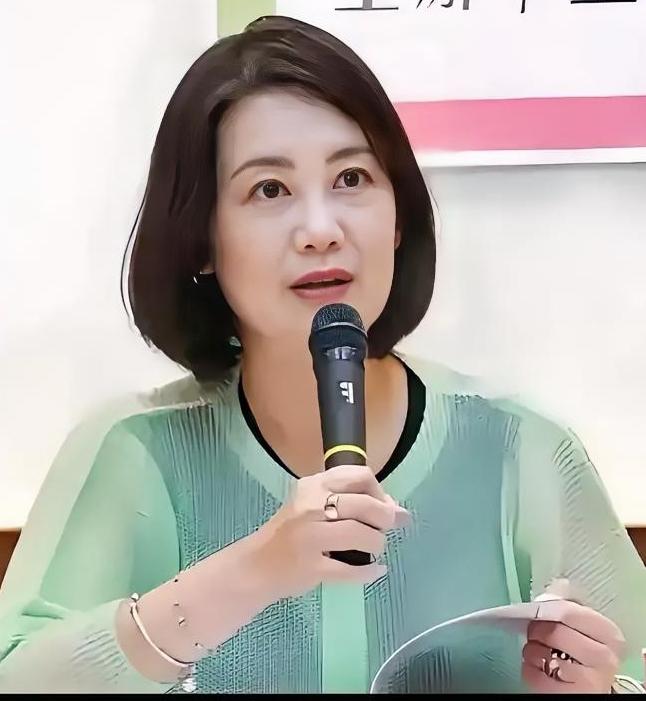 这个“台独”打手帮凶吴思瑶简直是无法无天，为了达到自己的狂妄野心，啥话都敢往外冒