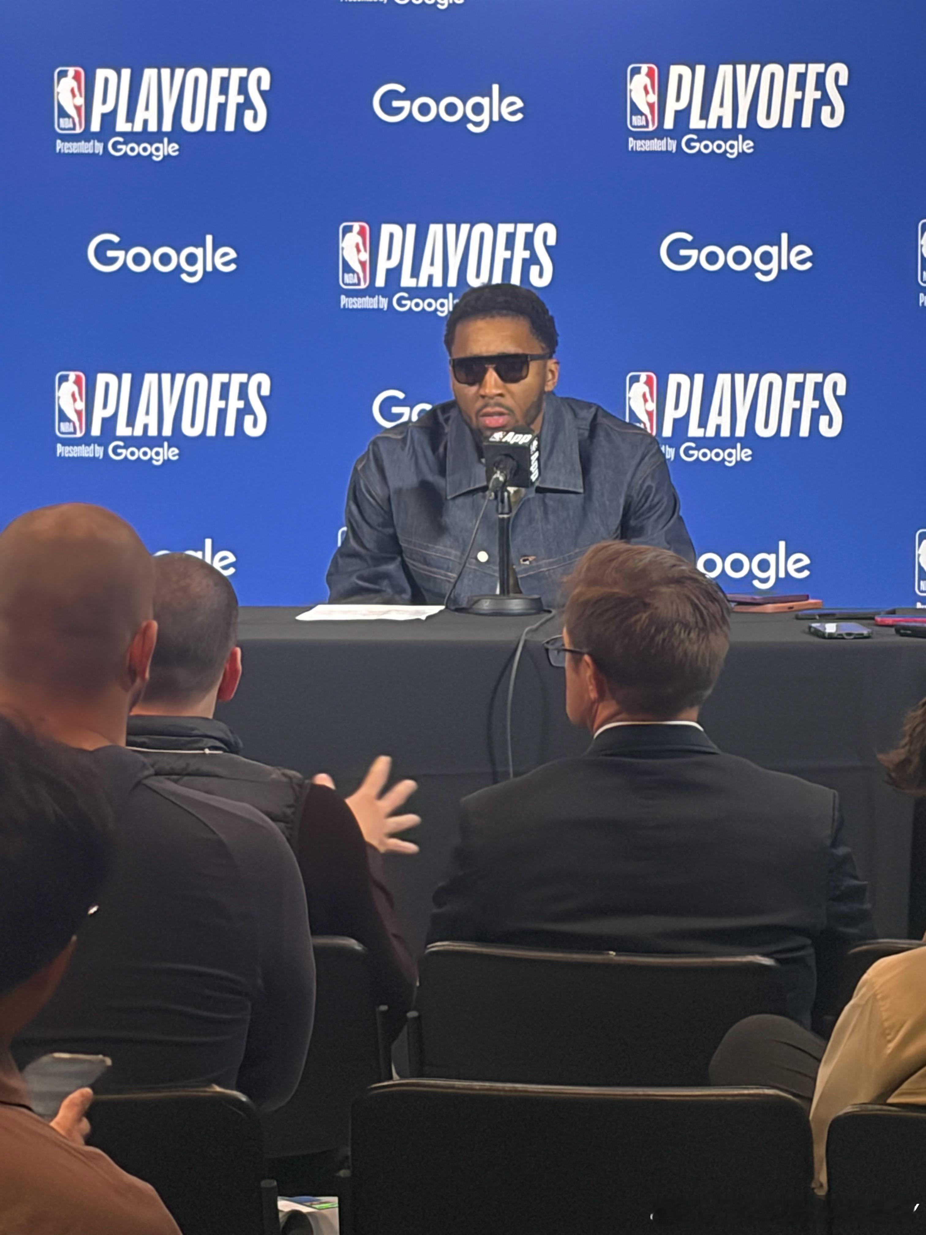 今天输球赛后的米切尔，感觉有点郁闷，全程采访都没笑过骑士vs猛龙猛龙vs骑士克利