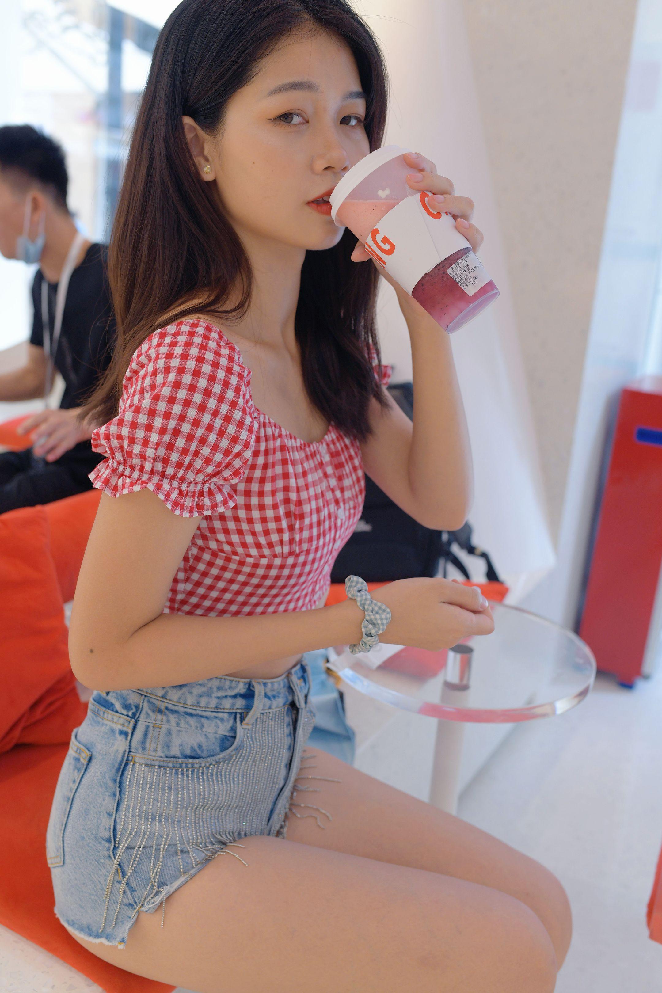 街拍小姐姐穿搭 时尚街拍美女 街拍美女 清纯美女