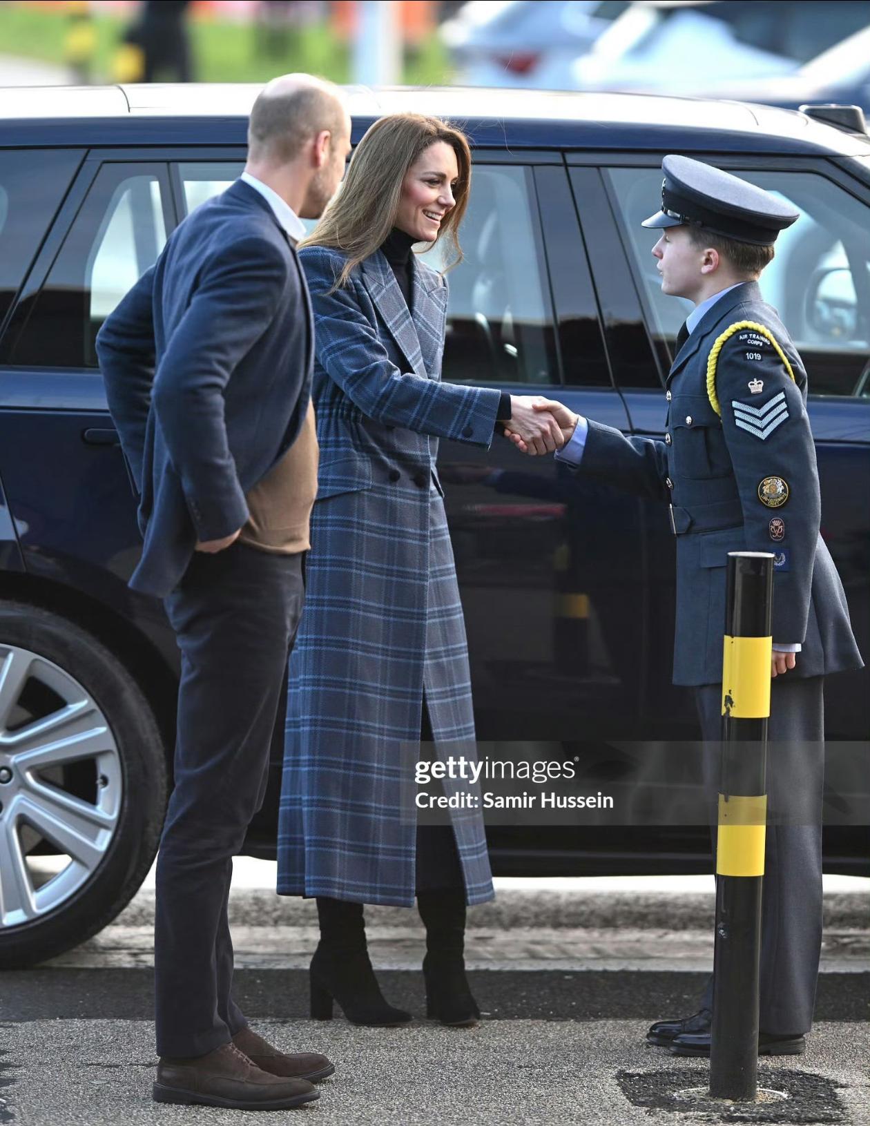 威尔士王储威廉和凯特王妃，作为威尔士亲王和王妃，前往了圣灵里的前采矿村法林的社区