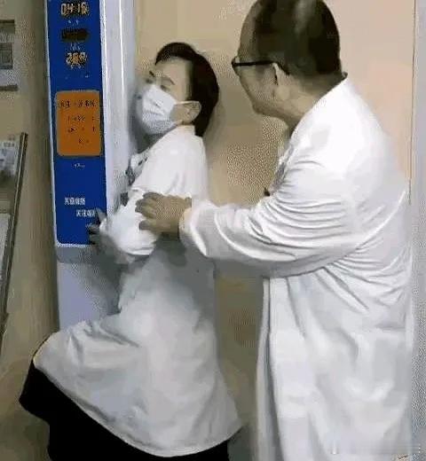医院里有个不成文的规矩，再好的同事关系，也别互相看病，尤其是私密部位一个女医生犯
