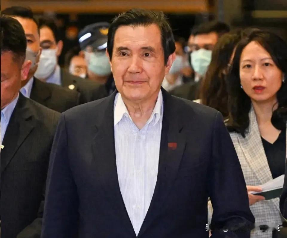 马英九真的不会出山？萧旭岑一句话让蓝营炸锅！2025年8月28日，马英九基