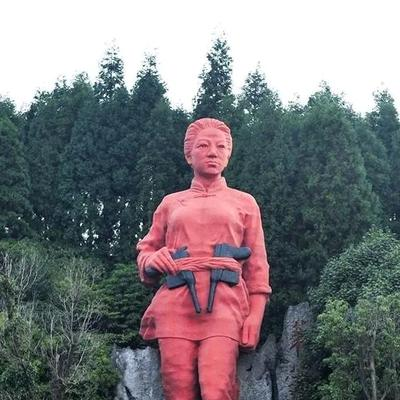 1941年，21岁的女战士莫林被俘，眼看就要被活埋。敌人问，“你认识莫林吗？”莫