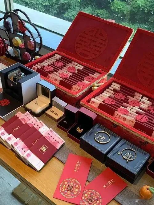 有些单身拜金女咋那么不要脸呢？人家找对象看中的是人，可她眼里只有钱。昨晚上，